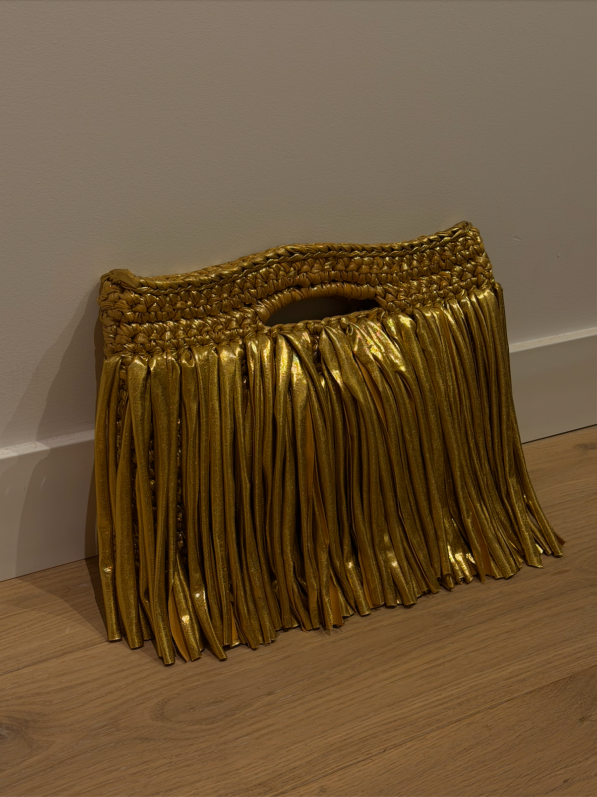 Clutch Tejido con Flecos